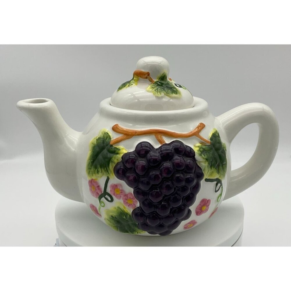 Casa Vero by ACK White Ceramic Grapevine Vintage 6 in Teapot Locking Lid